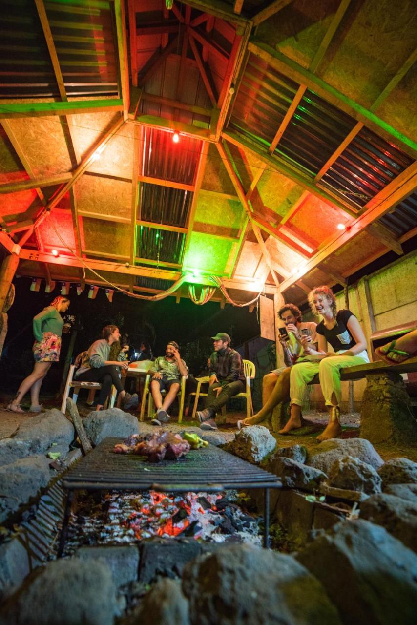 Rio Libre Pucon Party Hostel Exterior photo